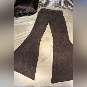 NWT unicorn tribe mineral wash dream flare legging size 2x ( color is charcoal)